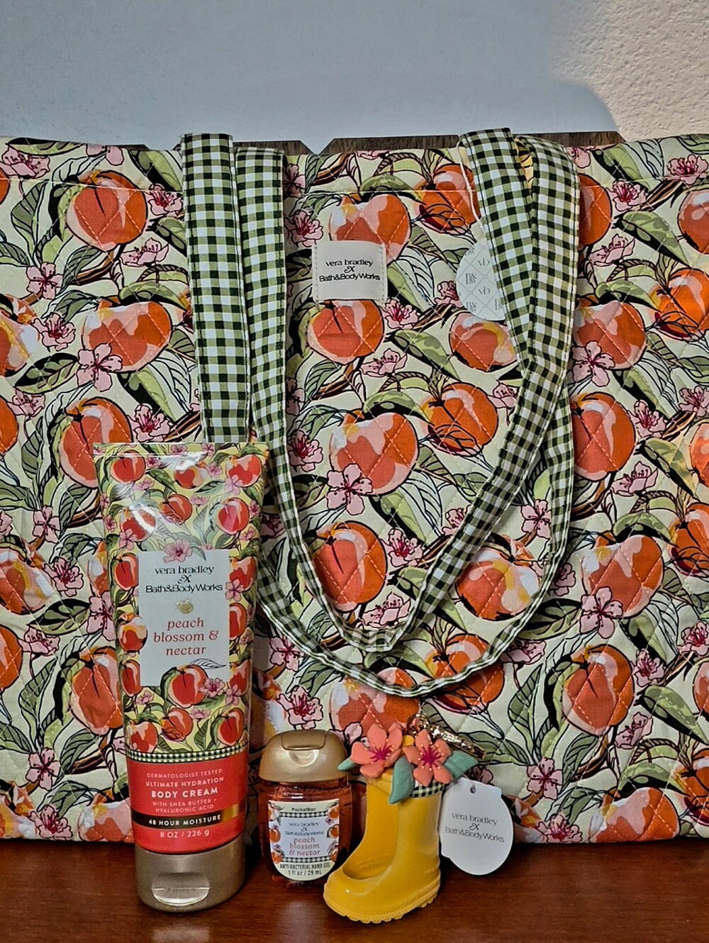 Vera Bradley by B&BW Exclusive Tote Set PLUS Body Cream, Pocketbac & Hand Sani